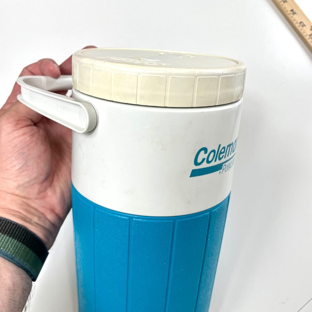 Vintage Coleman Polylite 5590 Blue and White Beverage Cooler - Picture 2 of 15
